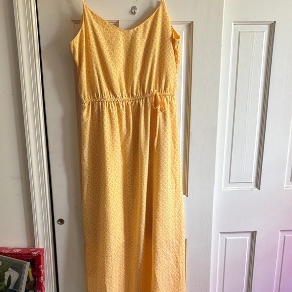 NWOT Cute yellow Sleeveless lined Maxi Dress size medium - Picture 1 of 3